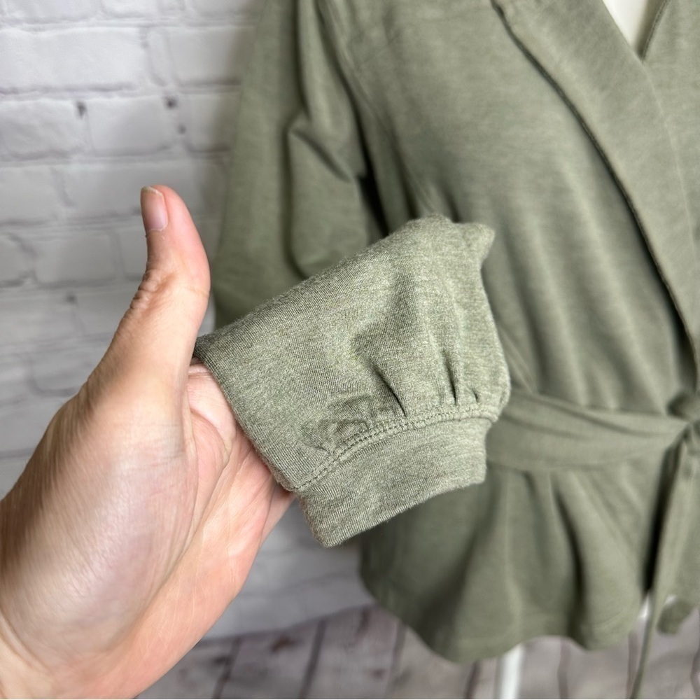 LULULEMON Dance Pulse Wrap Olive
Green - Picture 8 of 14